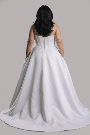 Alternative view of Lucía