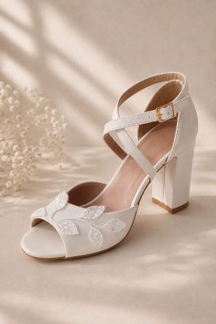 Zapatos de novia con bordado a juego